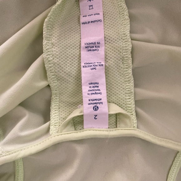 Lululemon  Windbreaker. Size 2 - Picture 4 of 4